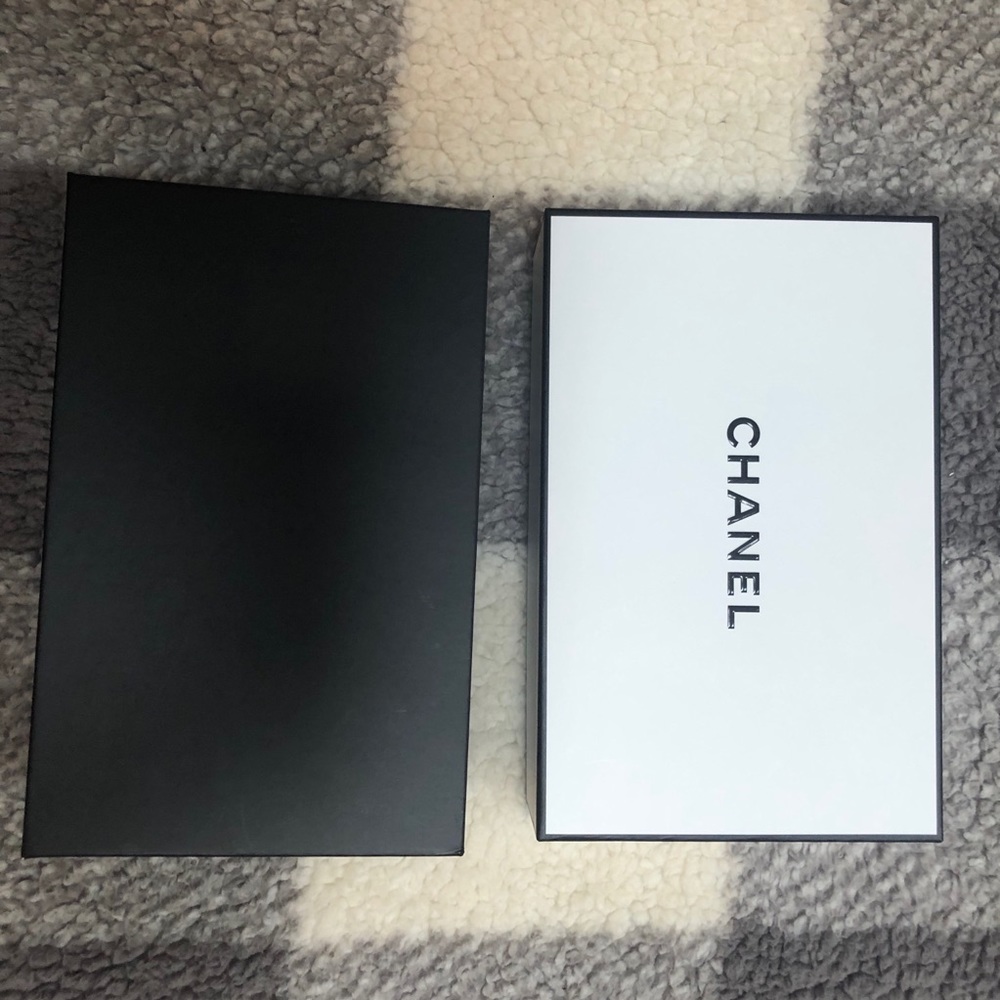 Chanel box - Picture 3 of 3